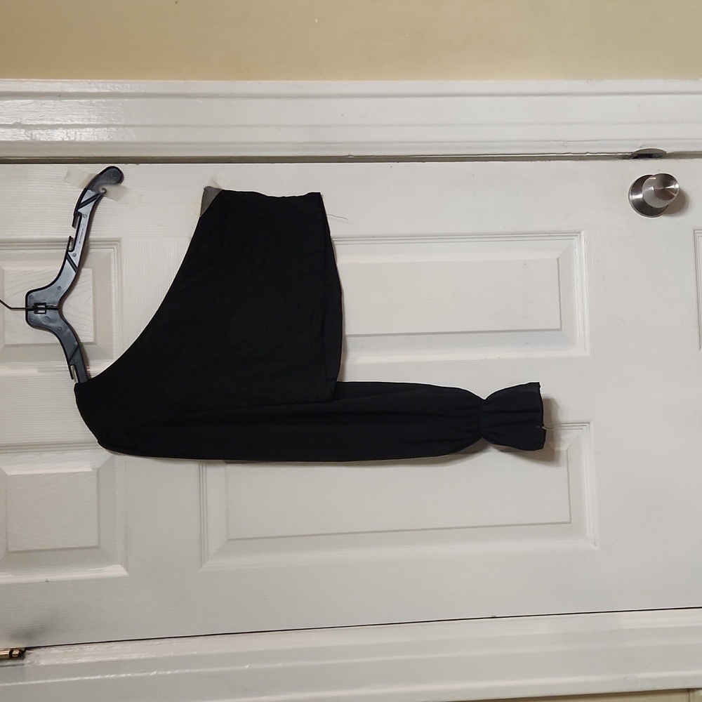Black One-Shoulder Top